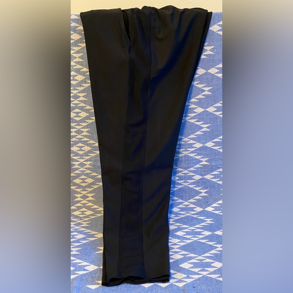 Women Old Navy Powersoft Go-Dry Black Leggings w/ Two Pockets